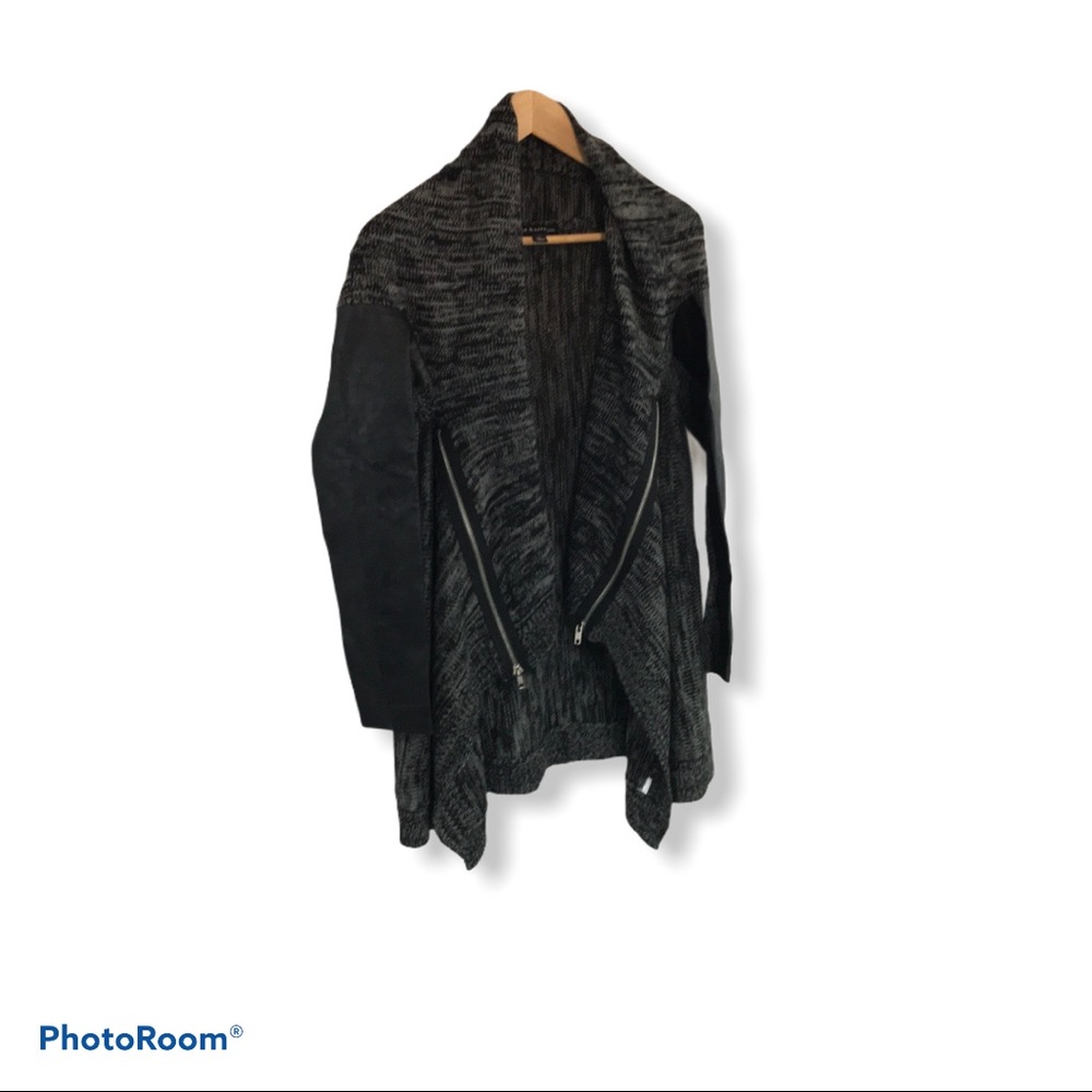 ROCK & REPUBLIC CARDIGAN SZ  M